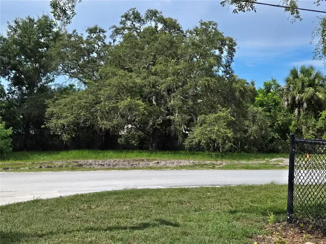 a view of a tennis court