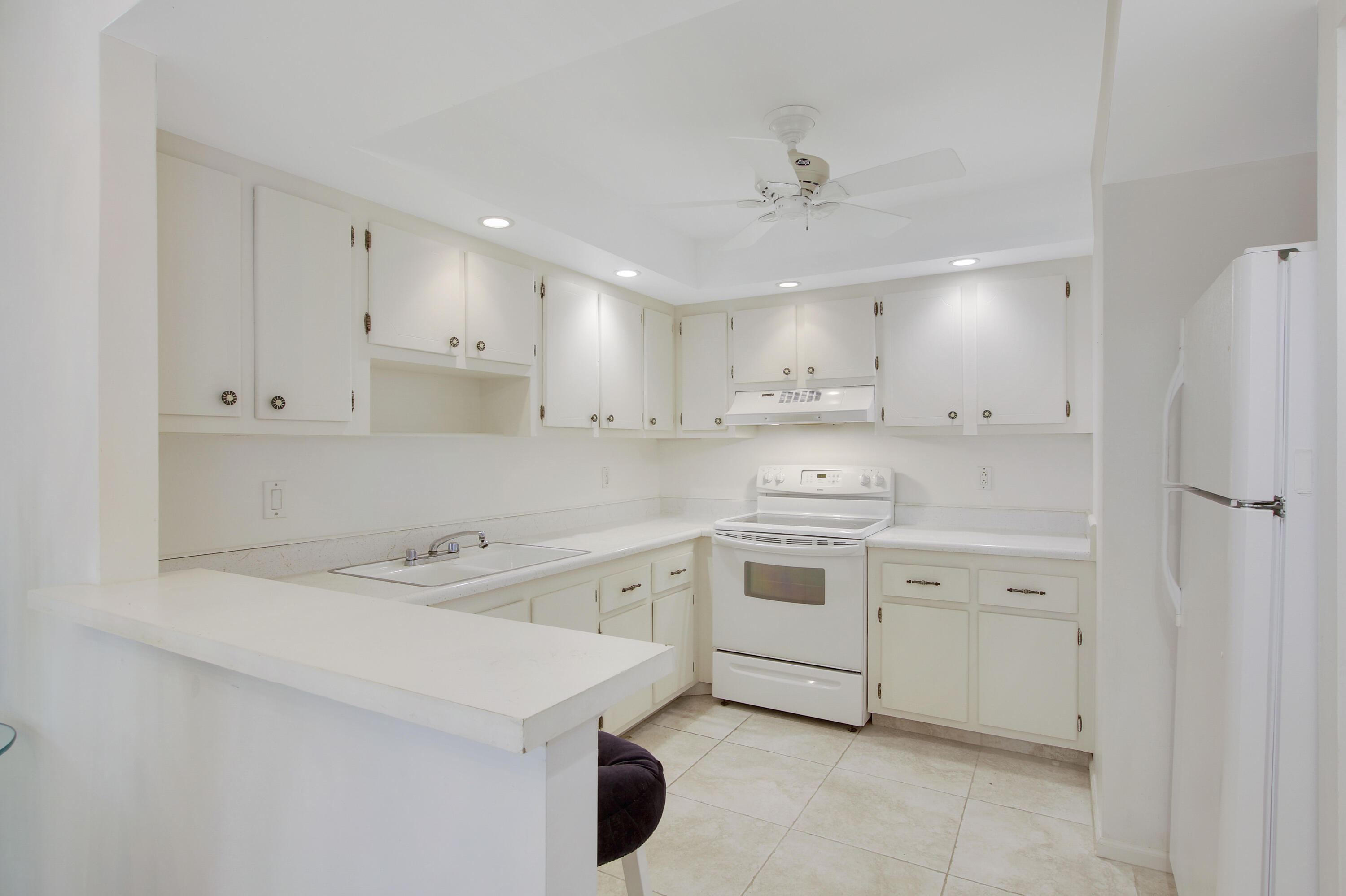 2800 North Ocean Drive, Unit B9A Riviera Beach, FL 33404 - Photo 19 of 41 House2-10