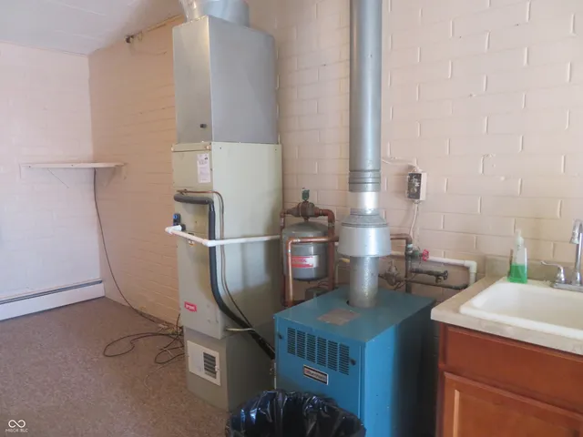 $168,000 | 413 East State Road 28, Alexandria, IN 46001