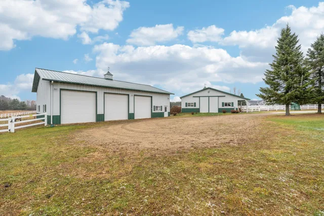 $900,000 | E5975 Sunset Court, Weyauwega, WI 54983