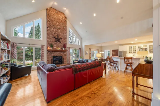 $900,000 | E5975 Sunset Court, Weyauwega, WI 54983