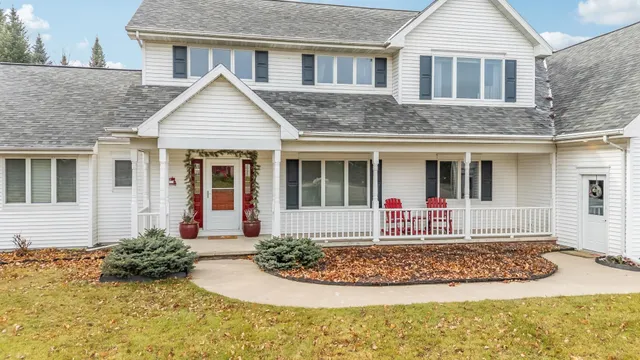 $900,000 | E5975 Sunset Court, Weyauwega, WI 54983