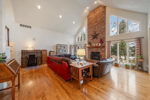 $900,000 | E5975 Sunset Court, Weyauwega, WI 54983