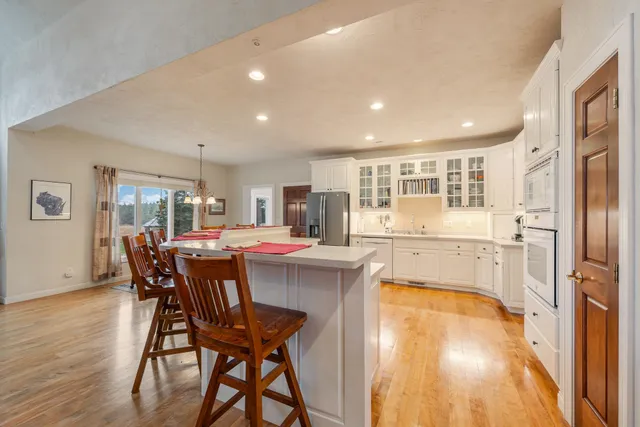 $900,000 | E5975 Sunset Court, Weyauwega, WI 54983