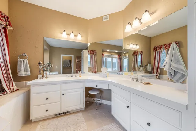 $900,000 | E5975 Sunset Court, Weyauwega, WI 54983