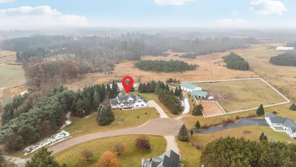 $900,000 | E5975 Sunset Court, Weyauwega, WI 54983