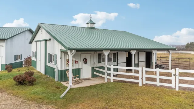 $900,000 | E5975 Sunset Court, Weyauwega, WI 54983