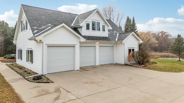 $900,000 | E5975 Sunset Court, Weyauwega, WI 54983