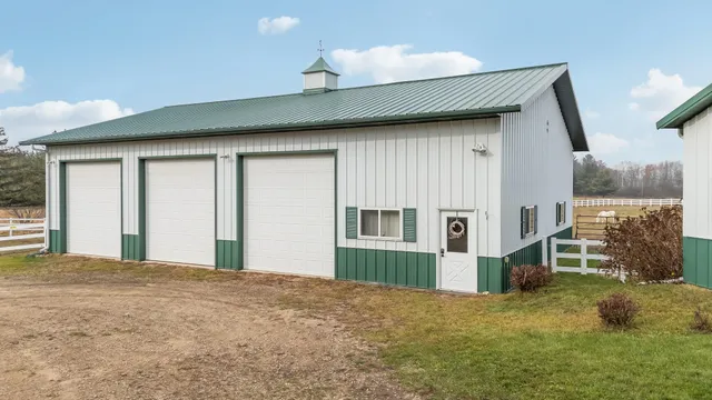 $900,000 | E5975 Sunset Court, Weyauwega, WI 54983