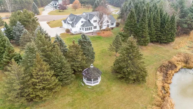 $900,000 | E5975 Sunset Court, Weyauwega, WI 54983