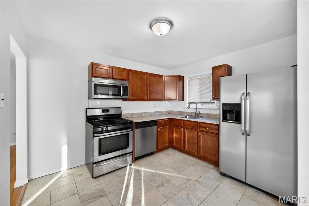 7809 Genesta Street St. Louis, MO 63123 - Photo 3 of 27