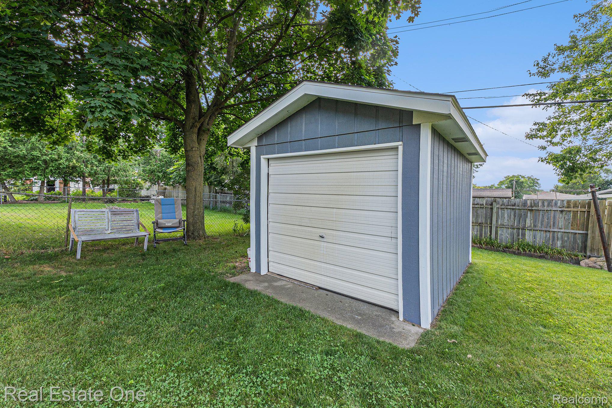 822 Pine Tree Road Lake Orion, MI 48362 - Photo 11 of 27 Gallery Image 11