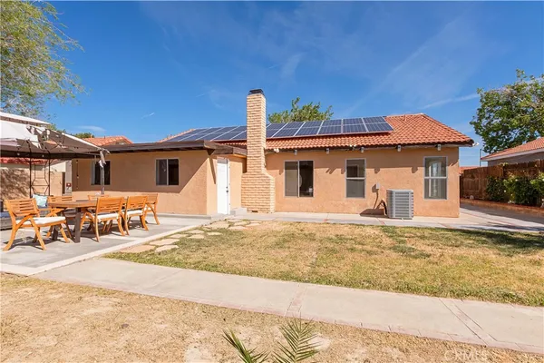 $3,100 | 4034 East E Avenue, Palmdale, CA 93552
