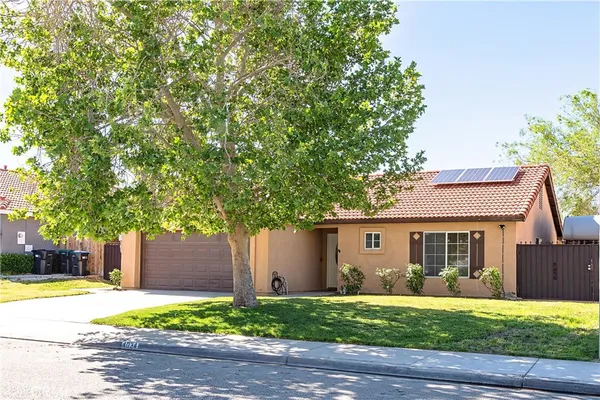$3,100 | 4034 East E Avenue, Palmdale, CA 93552