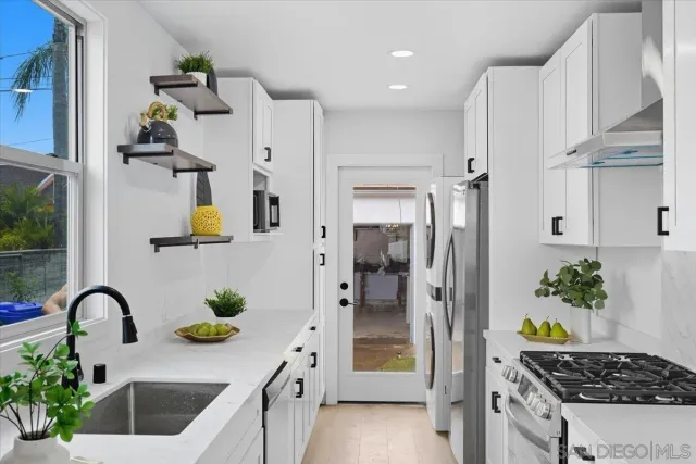 a close view of light fixtures and entryway