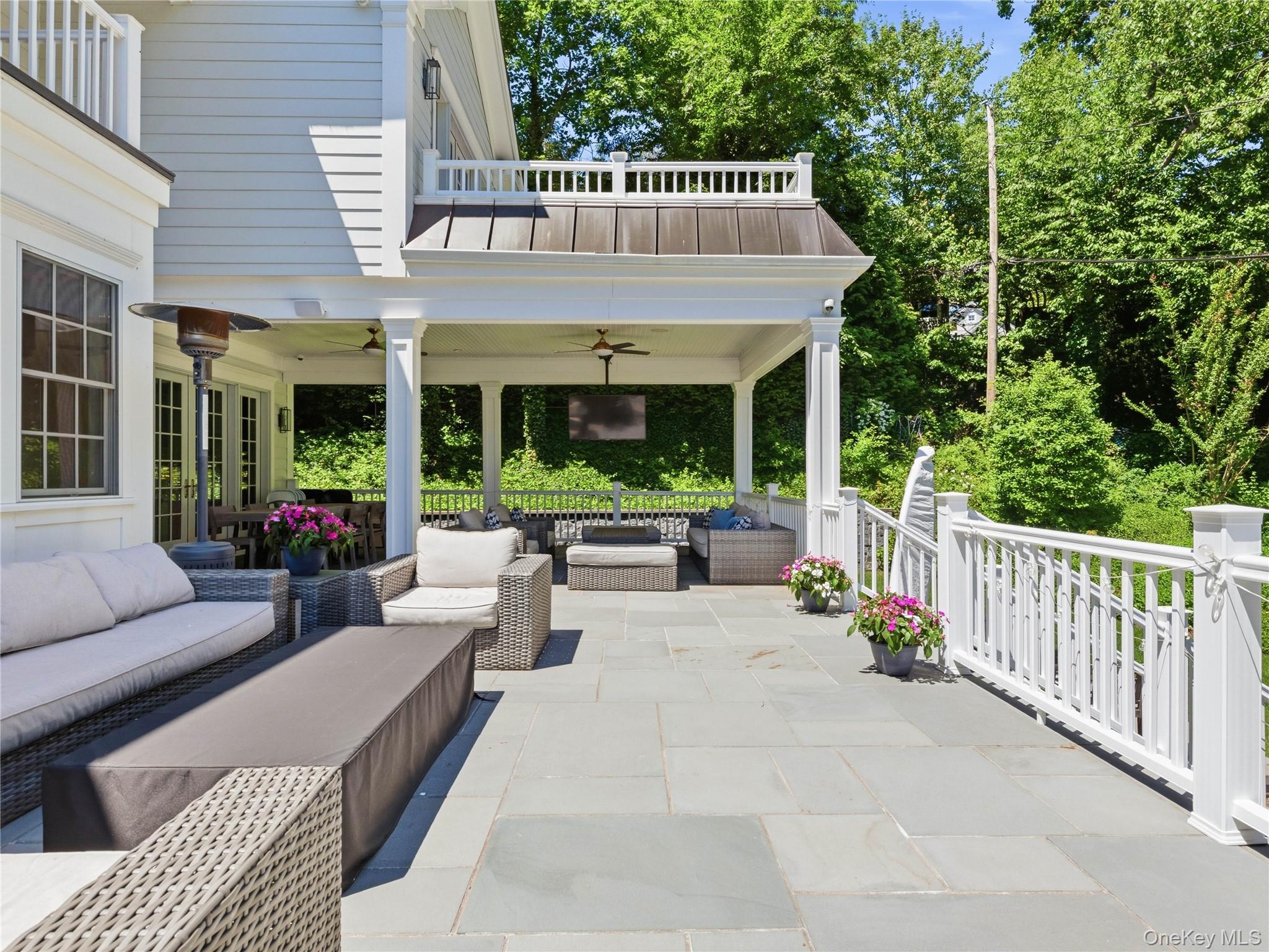 55 Plymouth Road Manhasset, NY 11030 - Photo 36 of 41