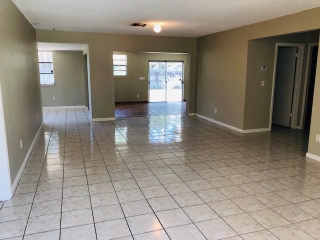 4915 Club Road Haverhill, FL 33415 - Photo 5 of 14 IMG_8717