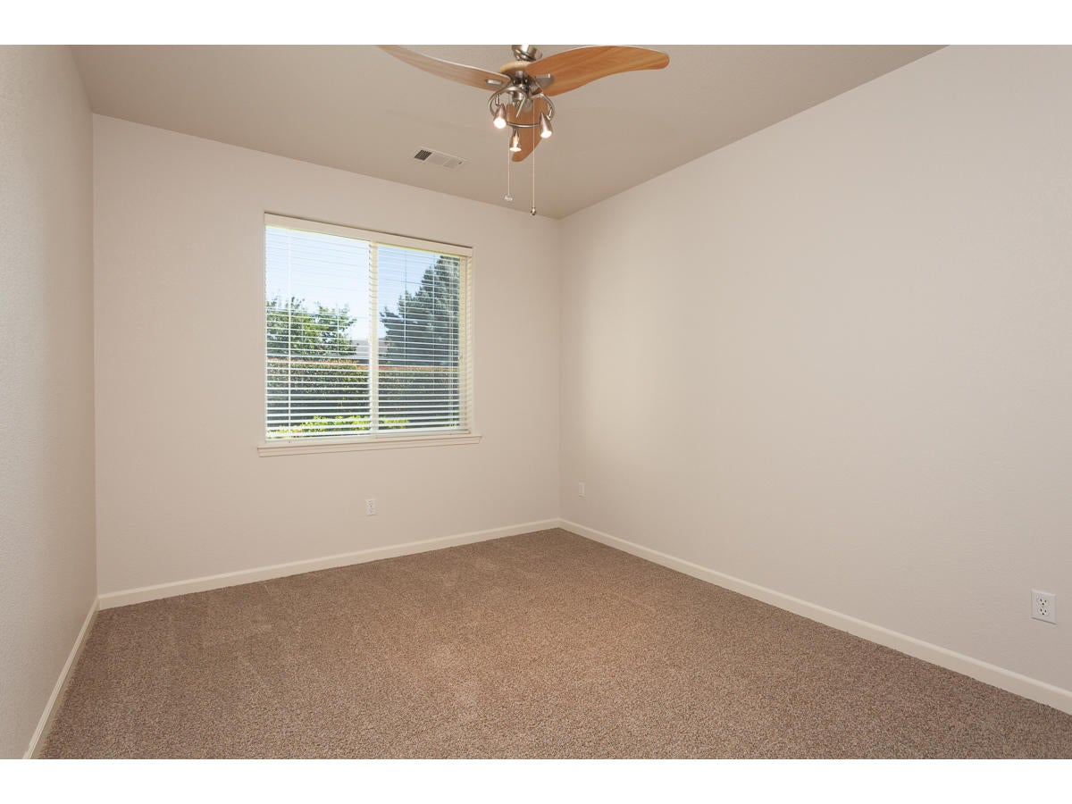 2398 Springbrook Road, Unit 10 Medford, OR 97504 - Photo 15 of 26 0015