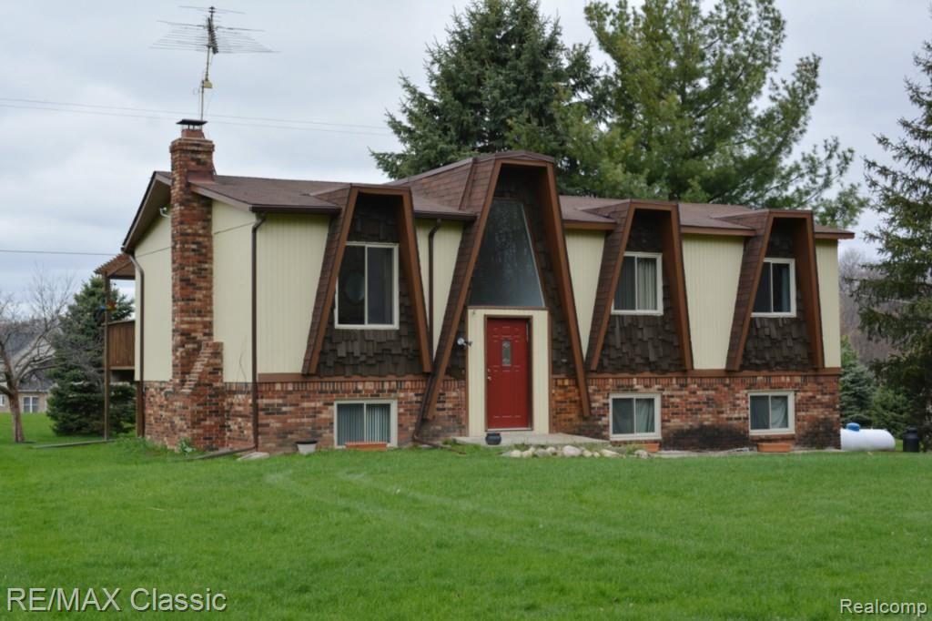 2431 Cullen Road Howell, MI 48855 - Photo 1 of 19 Ext 3.jpg