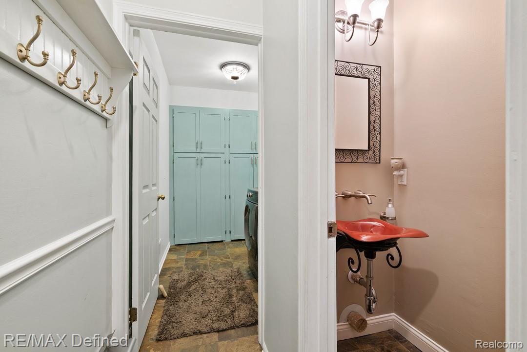 1901 North Fairview Lane Rochester, MI 48306 - Photo 13 of 33 1901-N-Fairview-16.jpg