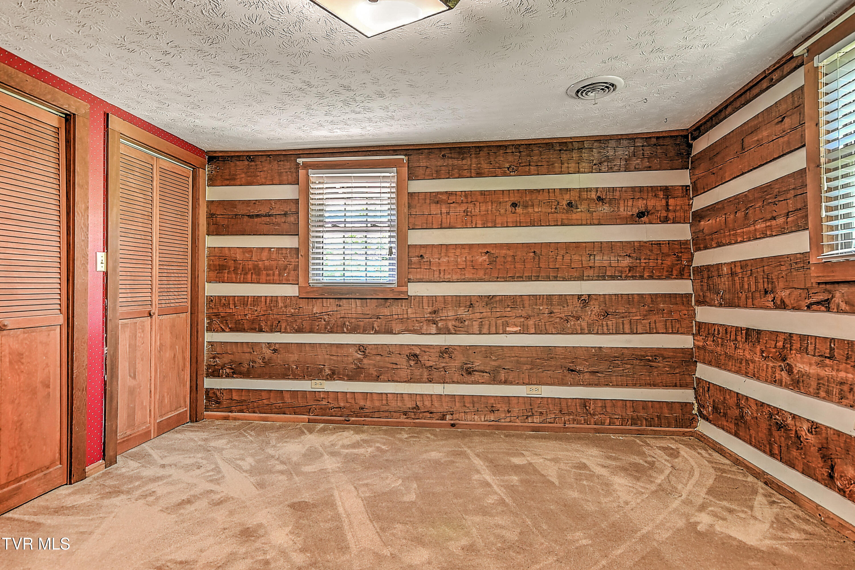 375 Lick Hollow Road Greeneville, TN 37743 - Photo 23 of 40 Upstairs Room 2 of 4 – Alternate View