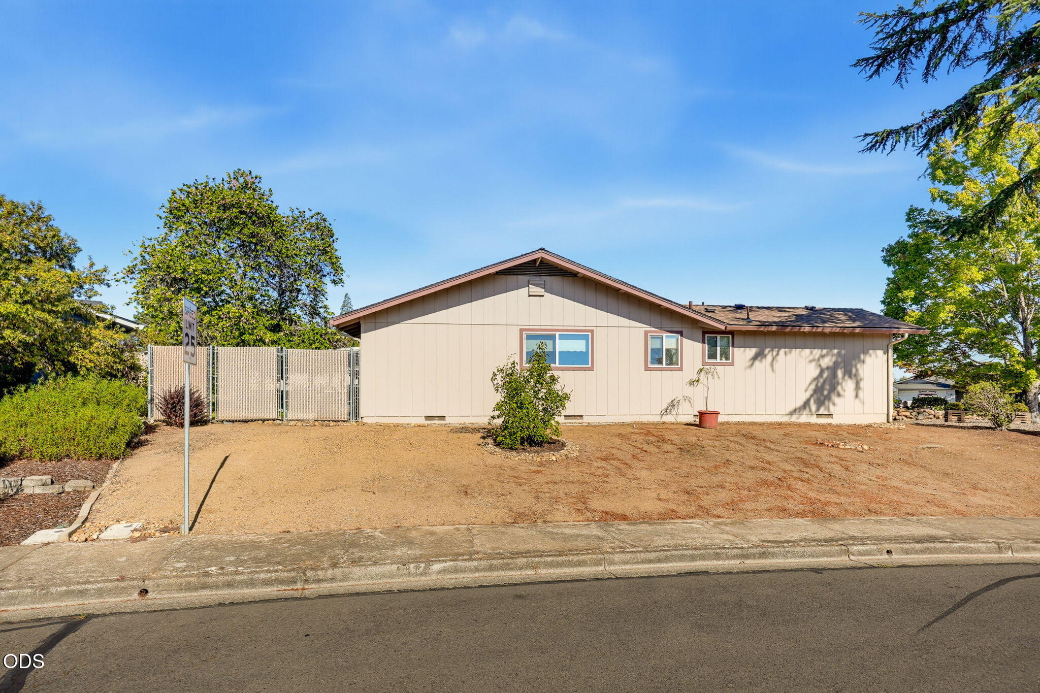 6090 Rock Way Central Point, OR 97502 - Photo 13 of 42 Gallery Image 13