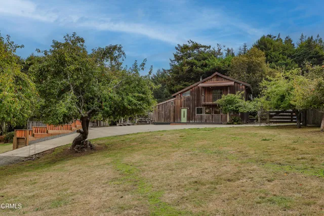 $1,225,000 | 31600 Little Valley Road, Fort Bragg, CA 95437