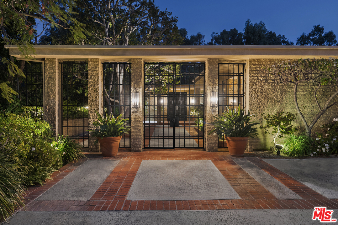 1160 Loma Vista Drive, Beverly Hills, CA 90210 Compass