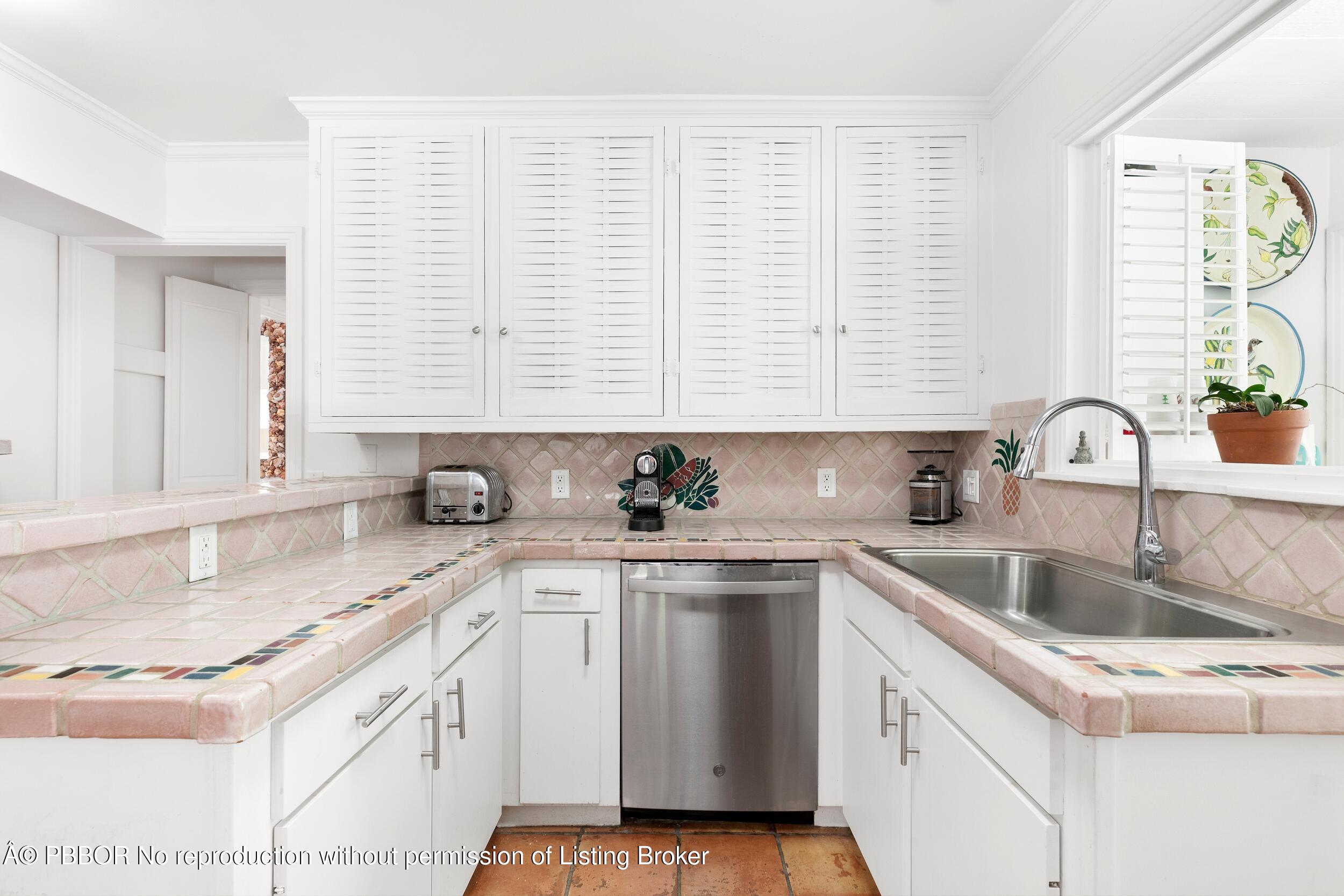 285 Orange Grove Road Palm Beach, FL 33480 - Photo 18 of 31 Kitchen