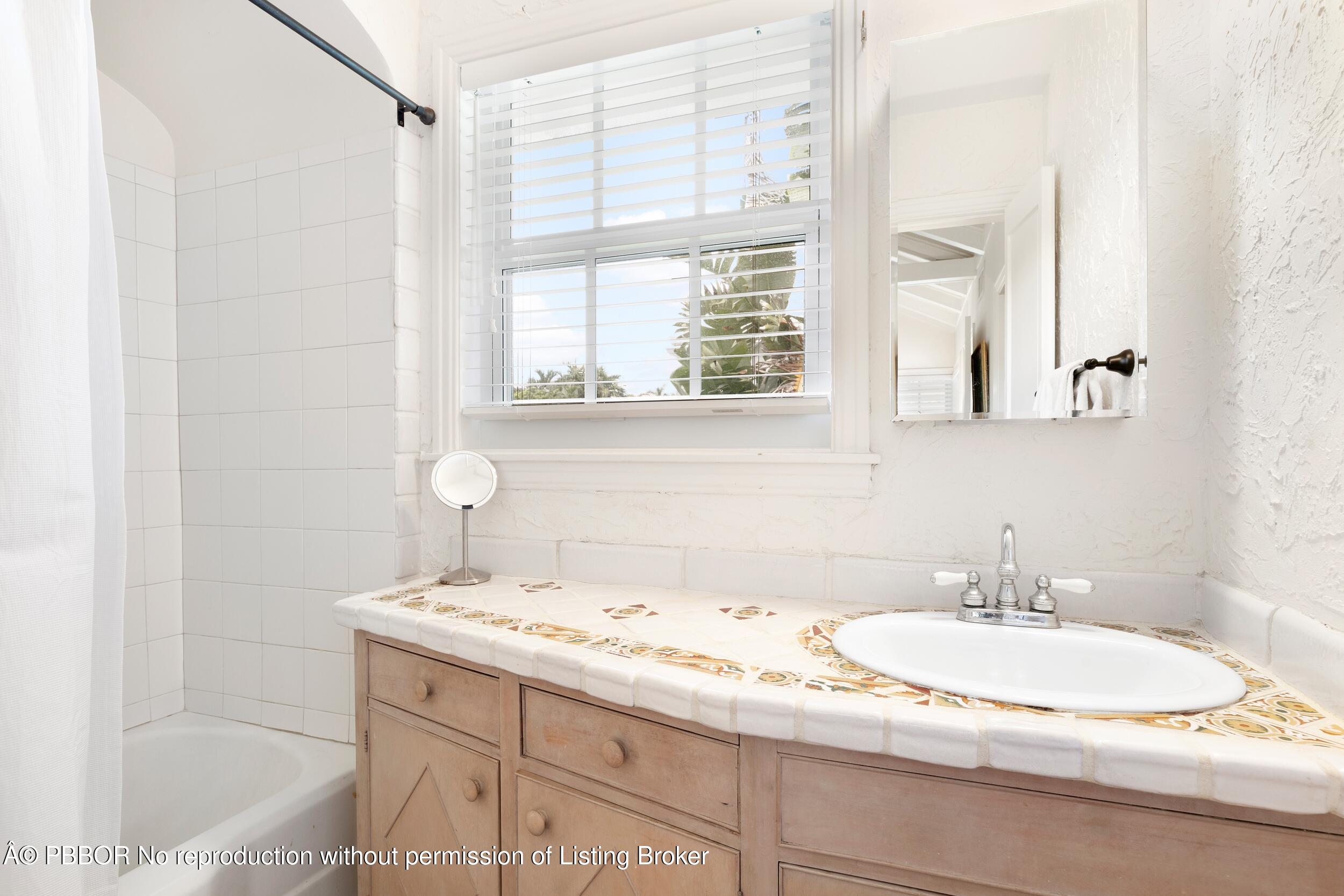 285 Orange Grove Road Palm Beach, FL 33480 - Photo 24 of 31 Primary Bath