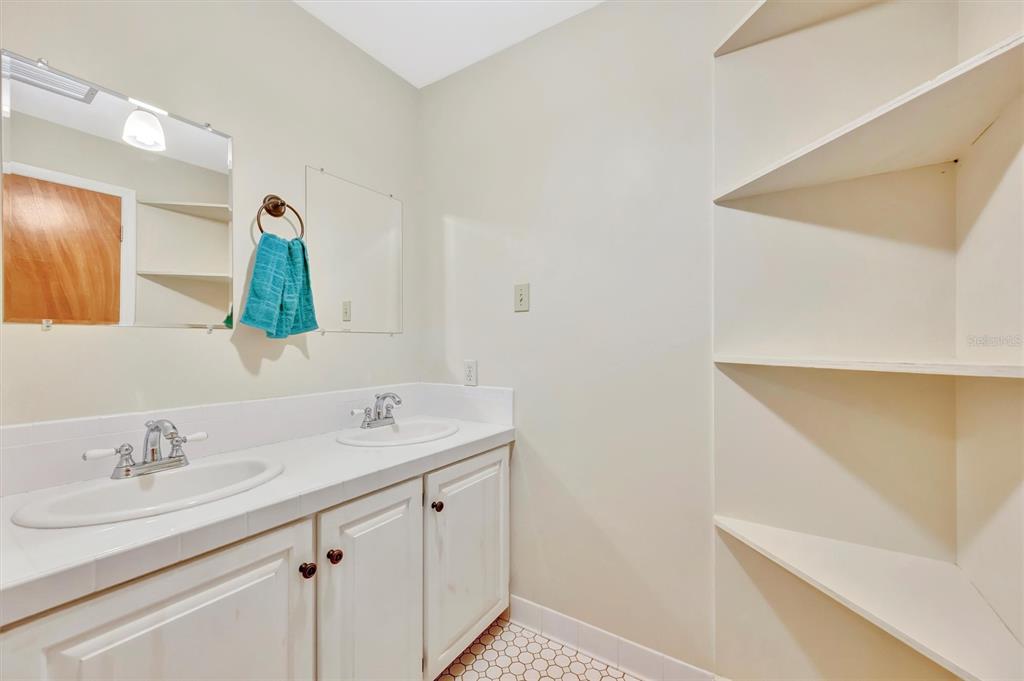 7015 Spears Road Plant City, FL 33567 - Photo 11 of 77 a bathroom with a sink and a mirror