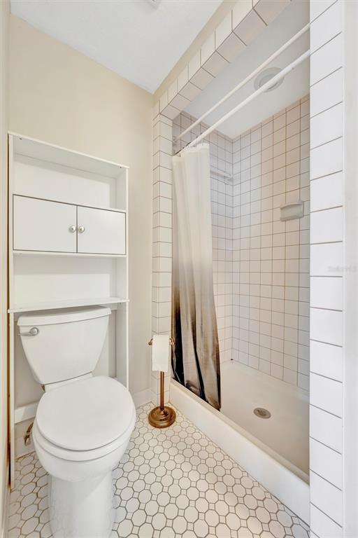 7015 Spears Road Plant City, FL 33567 - Photo 12 of 77 a bathroom with a toilet and a shower