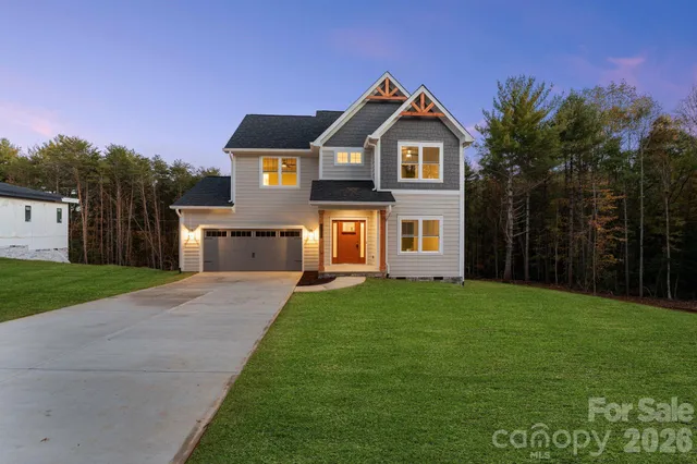 $575,000 | 5729 Selkirk Drive, Hickory, NC 28601