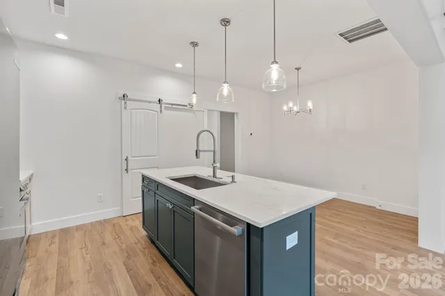 $575,000 | 5729 Selkirk Drive, Hickory, NC 28601