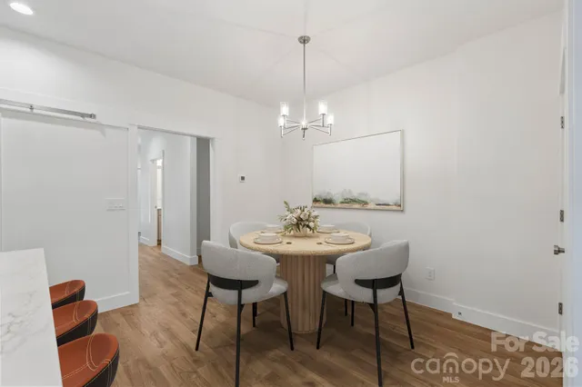 $575,000 | 5729 Selkirk Drive, Hickory, NC 28601