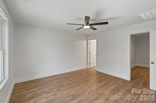 $575,000 | 5729 Selkirk Drive, Hickory, NC 28601