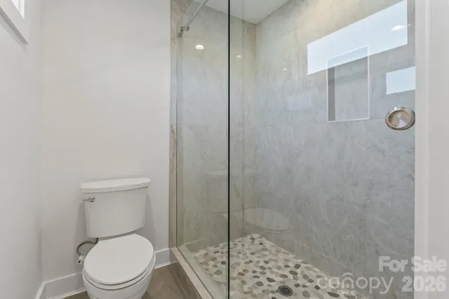 $575,000 | 5729 Selkirk Drive, Hickory, NC 28601