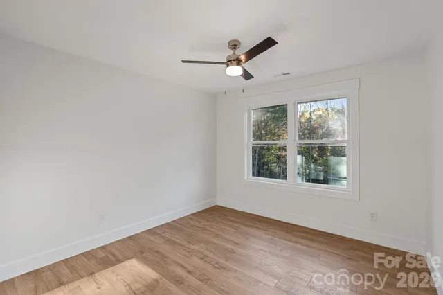 $575,000 | 5729 Selkirk Drive, Hickory, NC 28601