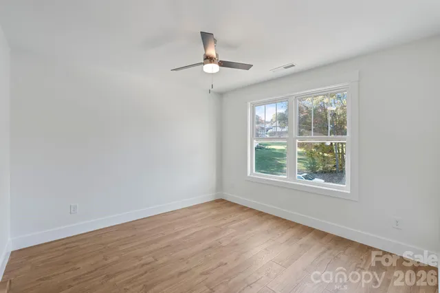 $575,000 | 5729 Selkirk Drive, Hickory, NC 28601