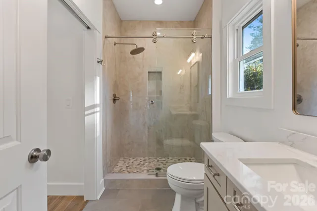 $575,000 | 5729 Selkirk Drive, Hickory, NC 28601