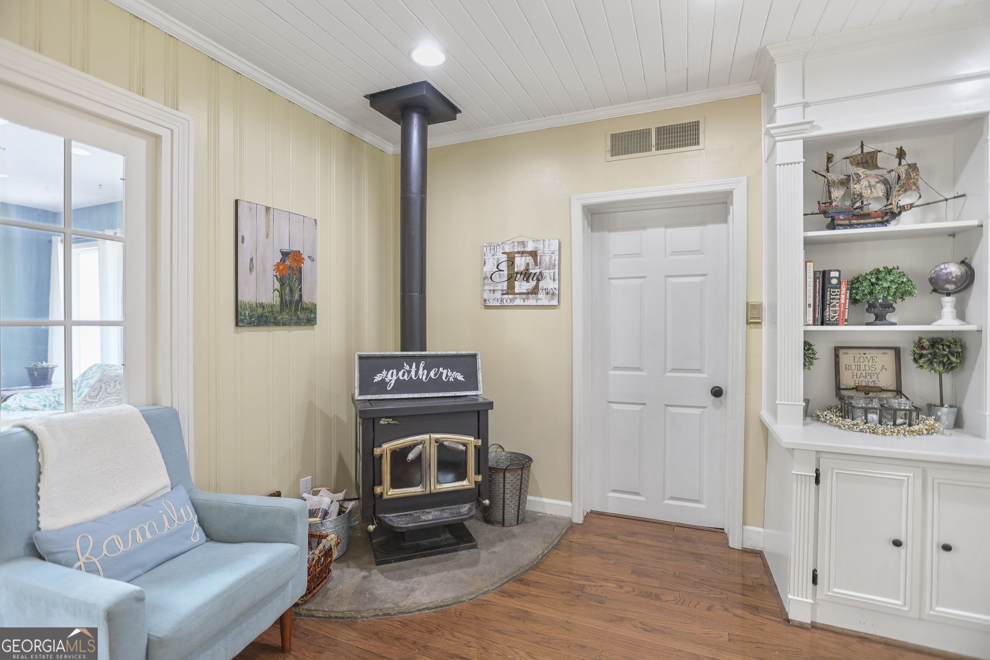 420 Ridgecrest Road LaGrange, GA 30240 - Photo 28 of 48 a living room with furniture and a window