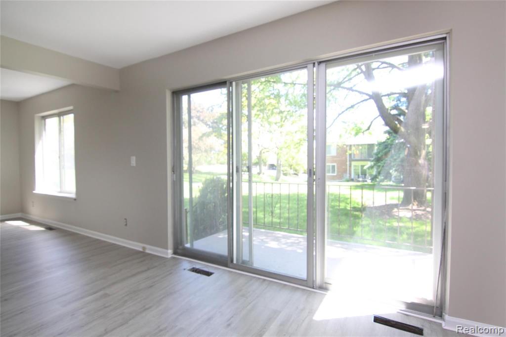2425 Mulberry Road Bloomfield Hills, MI 48302 - Photo 3 of 22