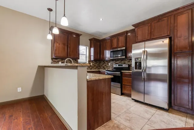 $2,000 | 1400 Cuernavaca Drive North, Unit B, Austin, TX 78733