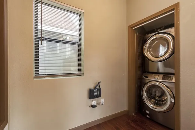 $2,000 | 1400 Cuernavaca Drive North, Unit B, Austin, TX 78733