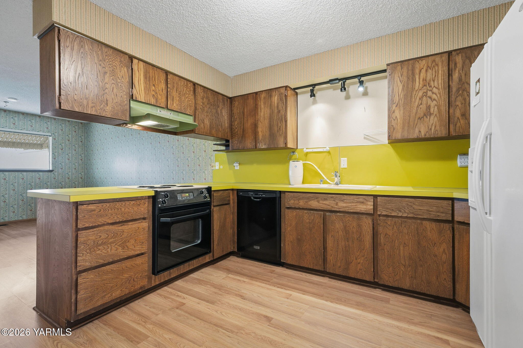 5901 Barge Street, Unit 43 Yakima, WA 98908 - Photo 11 of 22 a kitchen with stainless steel appliances granite countertop a sink and a stove top oven