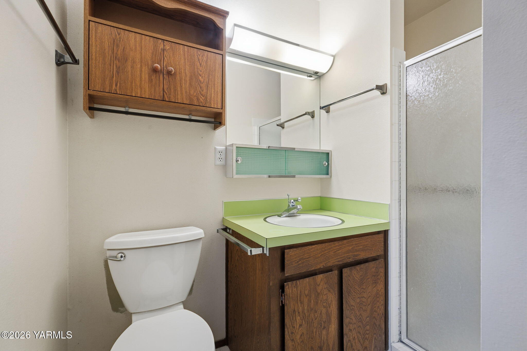 5901 Barge Street, Unit 43 Yakima, WA 98908 - Photo 15 of 22 a bathroom with a toilet sink and mirror