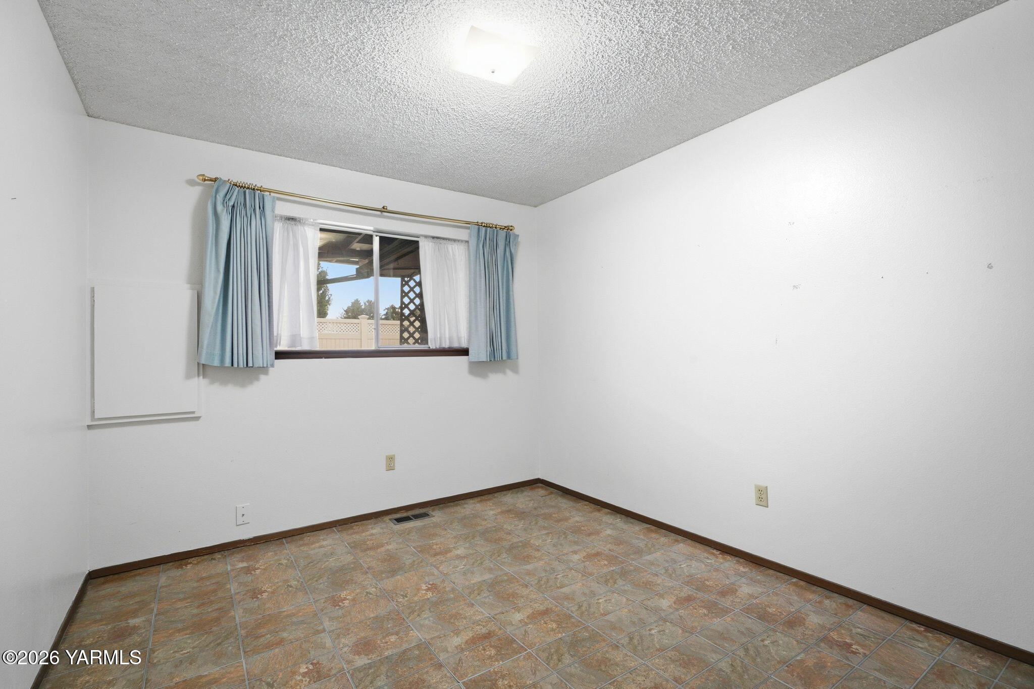 5901 Barge Street, Unit 43 Yakima, WA 98908 - Photo 17 of 22 an empty room with a window