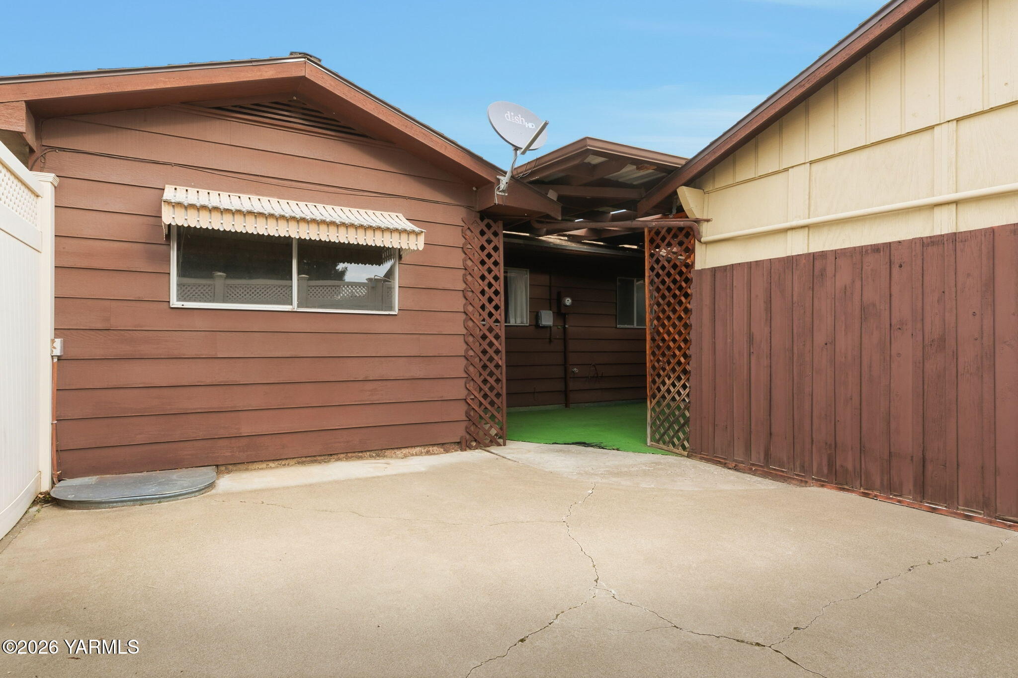 5901 Barge Street, Unit 43 Yakima, WA 98908 - Photo 20 of 22 a view of backyard of house