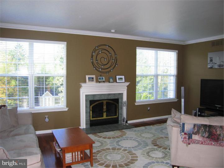 24 Country Road Perkasie, PA 18944 - Photo 2 of 16 Living Room