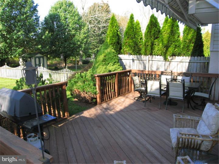 24 Country Road Perkasie, PA 18944 - Photo 16 of 16 Deck
